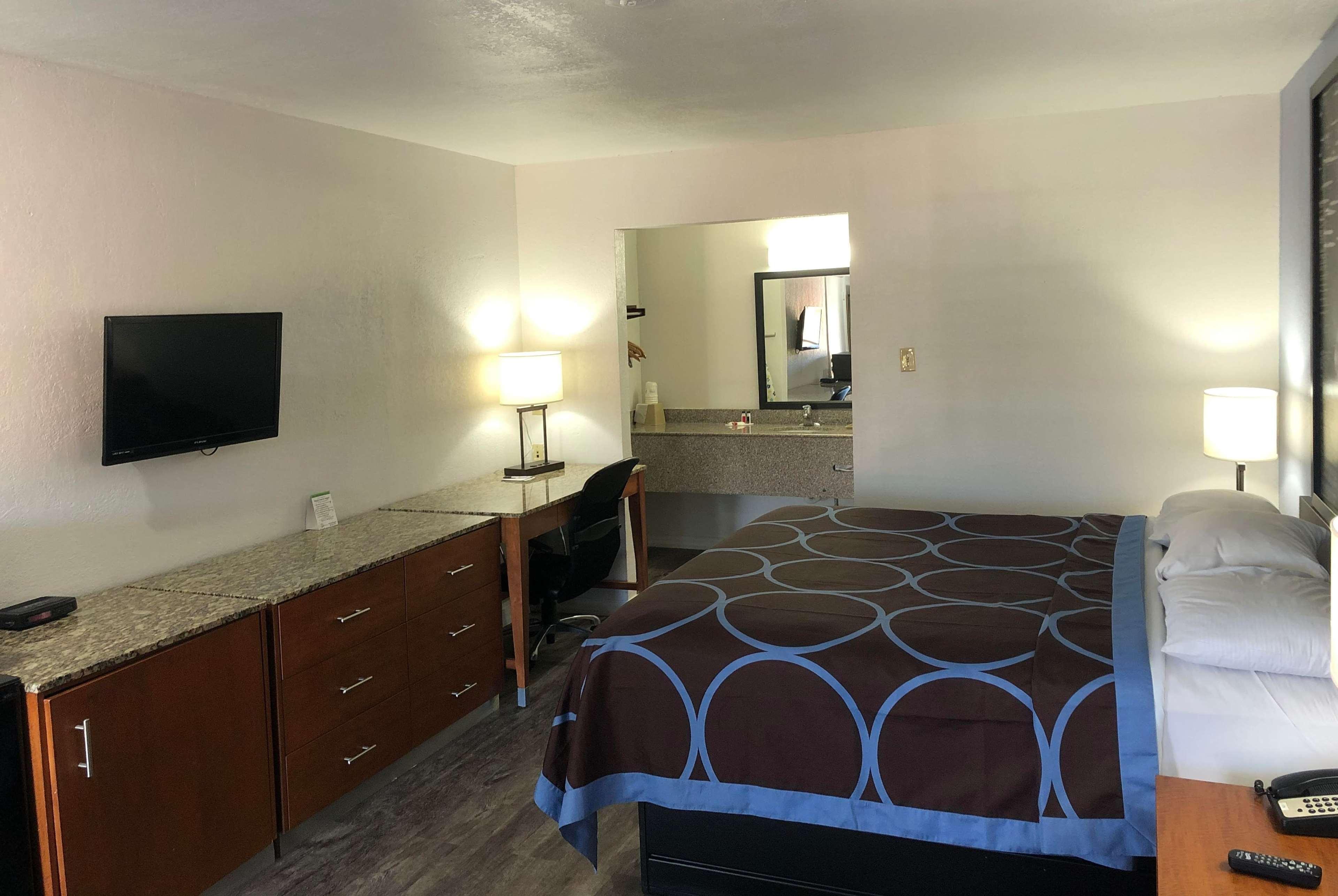 Super 8 By Wyndham - Canton, Texas Bagian luar foto